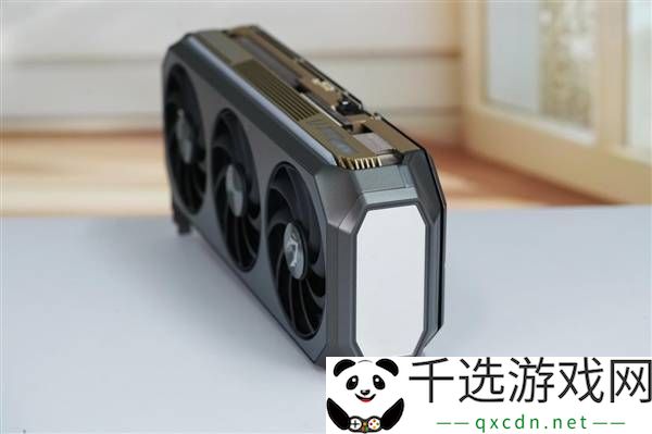索泰RTX-5070-Ti-AMP-EXTREME-INFINITY显卡图赏：独特无限镜设计-散热性能再升级！